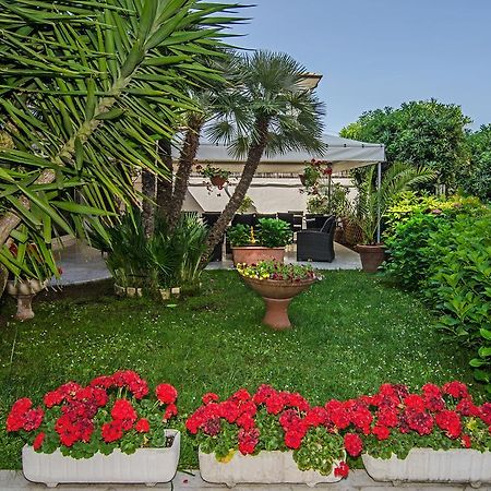 Hotel Scandinavia Marina di Massa Exterior foto