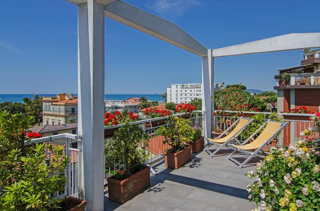 Hotel Scandinavia Marina di Massa Exterior foto